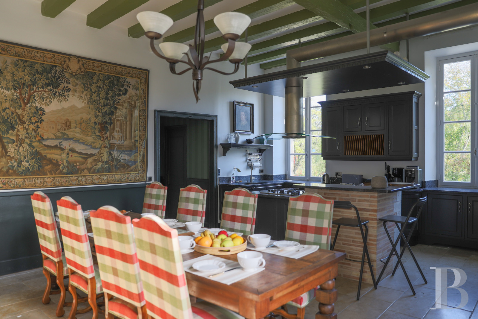 An 18th century chateau surrounded by trees and hills in the Lot valley - photo  n°9